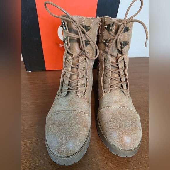 Guess GG Meara Lace-Up Distressed Combat Boots 10M Dark Natural LL - Picture 1 of 12